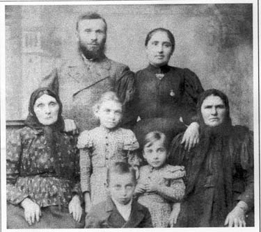 Joseph Katz and his family about 1898